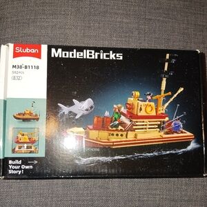 Sluban ModelBricks #M38-B1118 592PCS SHARK FISHING Boat Set w/ Mini Figures